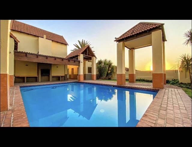 3 BEDROOM TOWNHOUSE FOR SALE IN VORNA VALLEY